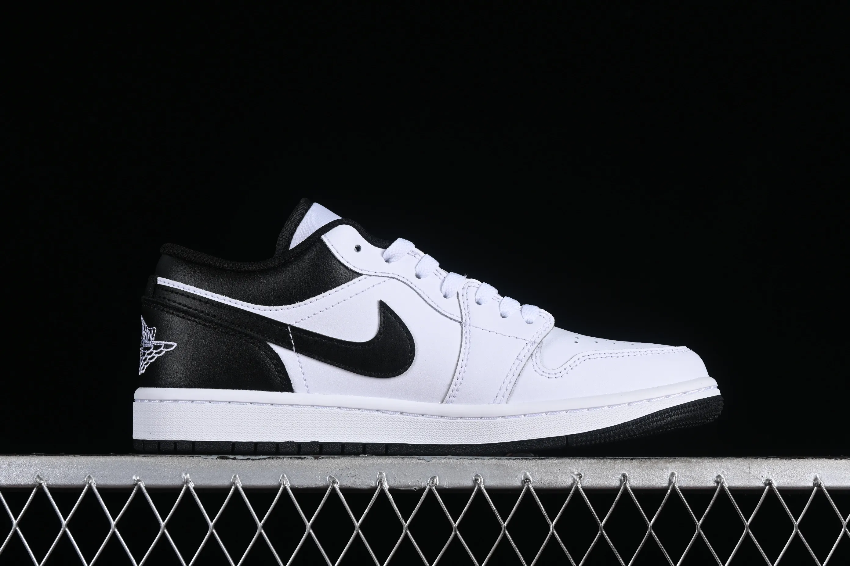 All categories Air Jordan Jordan series basketball shoes Air Jordan 1 Low G version pure original Air Jordan 1 Low "White and Black" AJ1 Joe 1 white and black color matching low-top cultural casual sneakers 553558-132